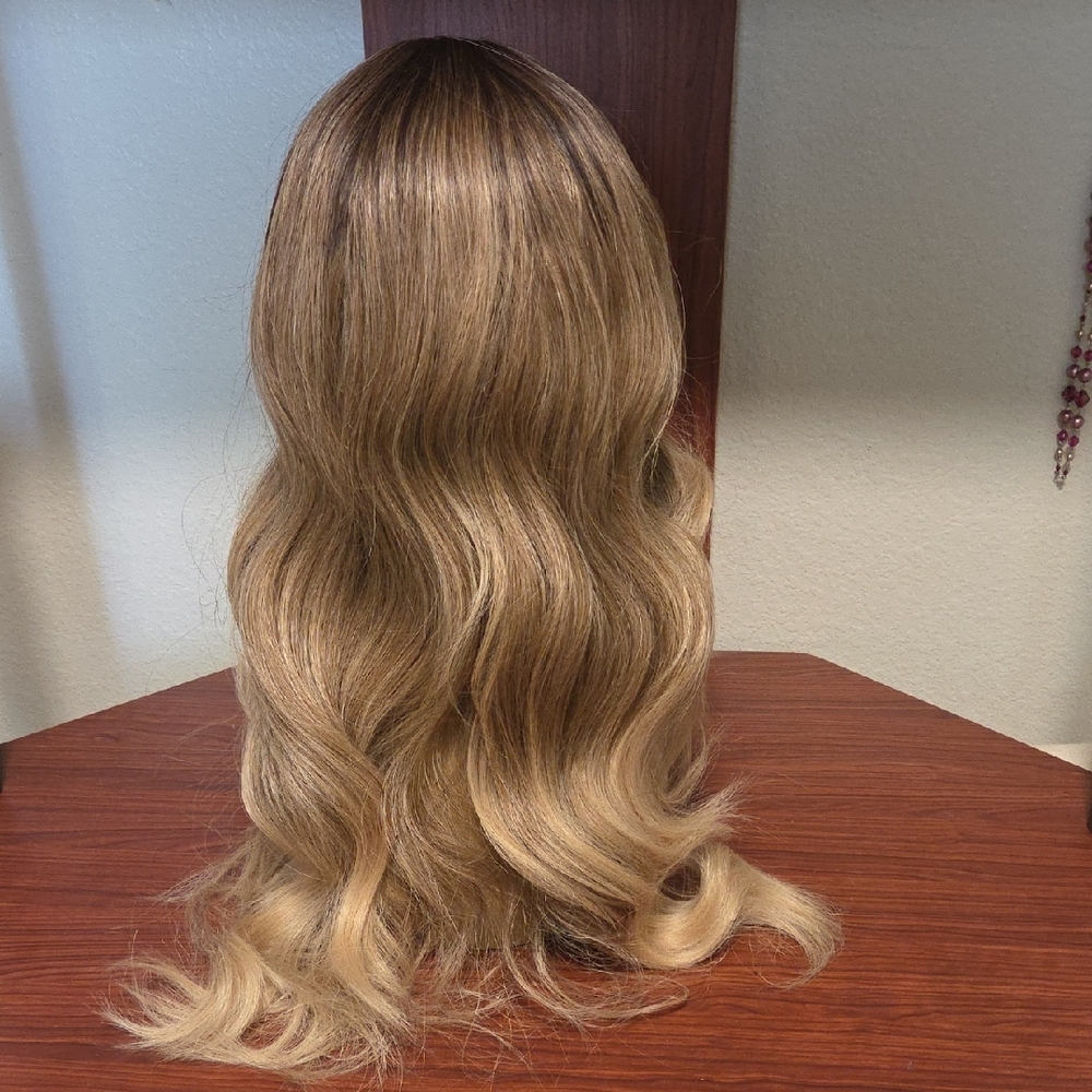 Luxurious Brown Ombre Wig - Picture 4 of 5